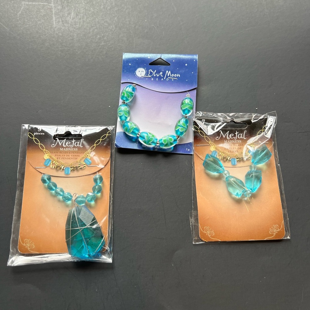 3 packs of glass beads with a pendant. Color Turquoise
